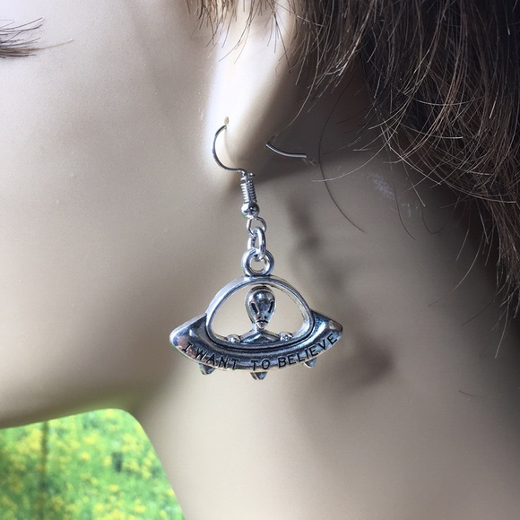 Alien Earrings - Picture 6 of 8